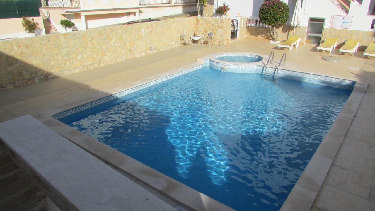 Apartamento - 2 A 4 Pessoas- Piscina Apartment Olhos de Agua  Bagian luar foto