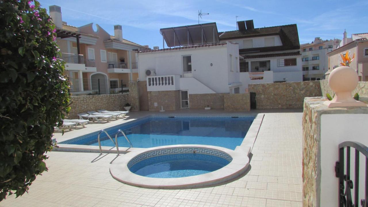 Apartamento - 2 A 4 Pessoas- Piscina Apartment Olhos de Agua  Bagian luar foto