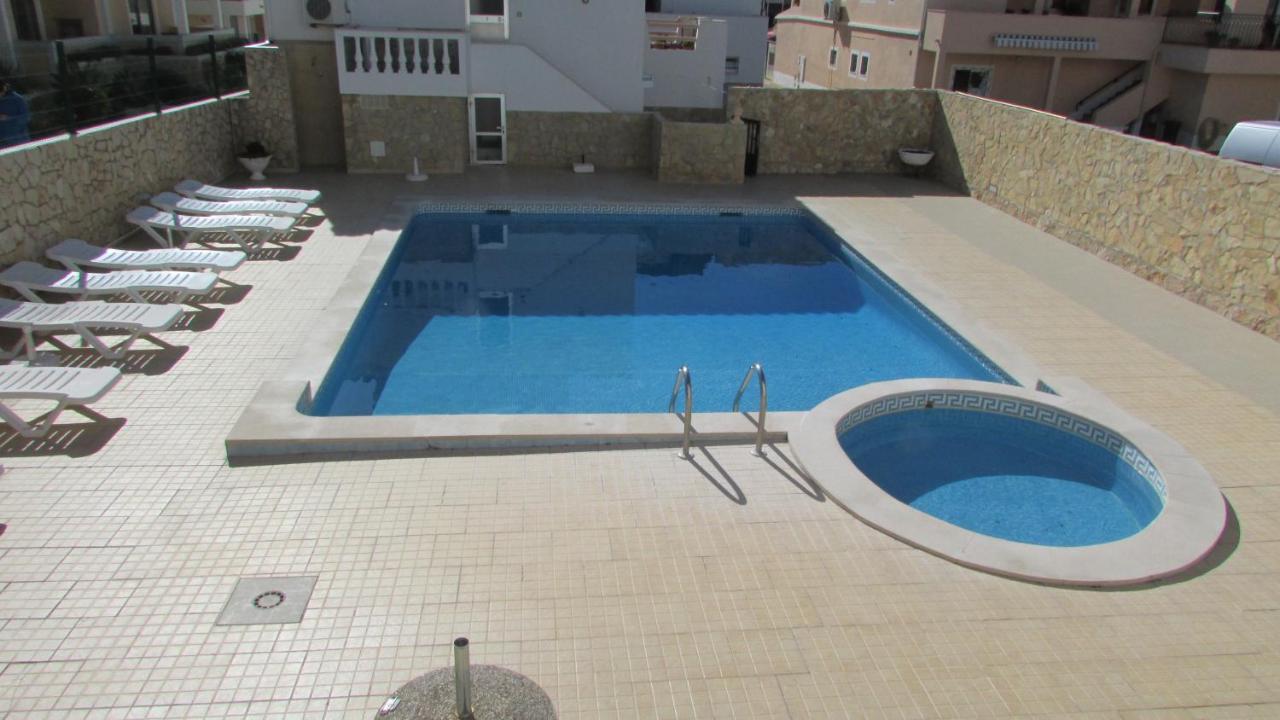 Apartamento - 2 A 4 Pessoas- Piscina Apartment Olhos de Agua  Bagian luar foto